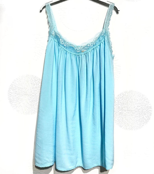 Curvy Top mit spitze