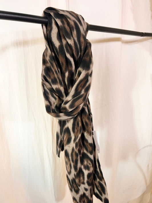 Kuscheliger Leo Schal