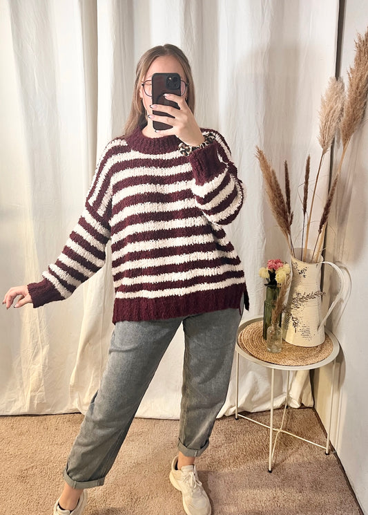 Oversize Pullover mit Streifen in Bordeaux