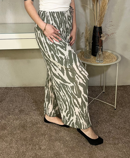 Plissee Hose in Khaki