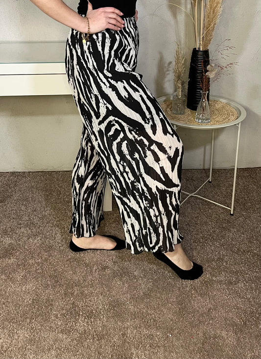 Plissee Hose in Schwarz