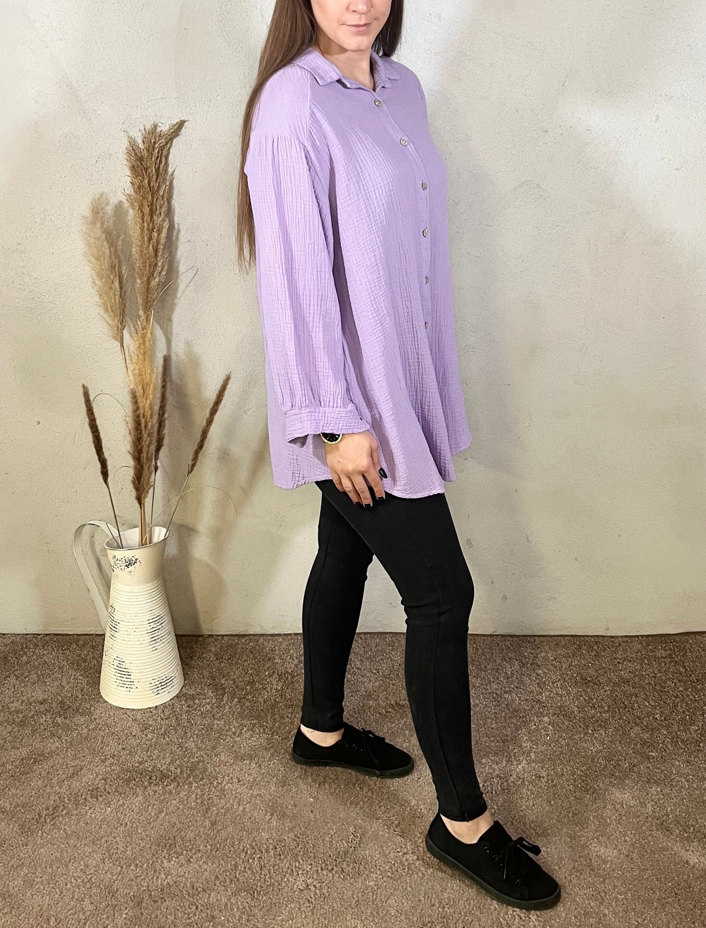 Lange Oversize Musselin Bluse in Flieder