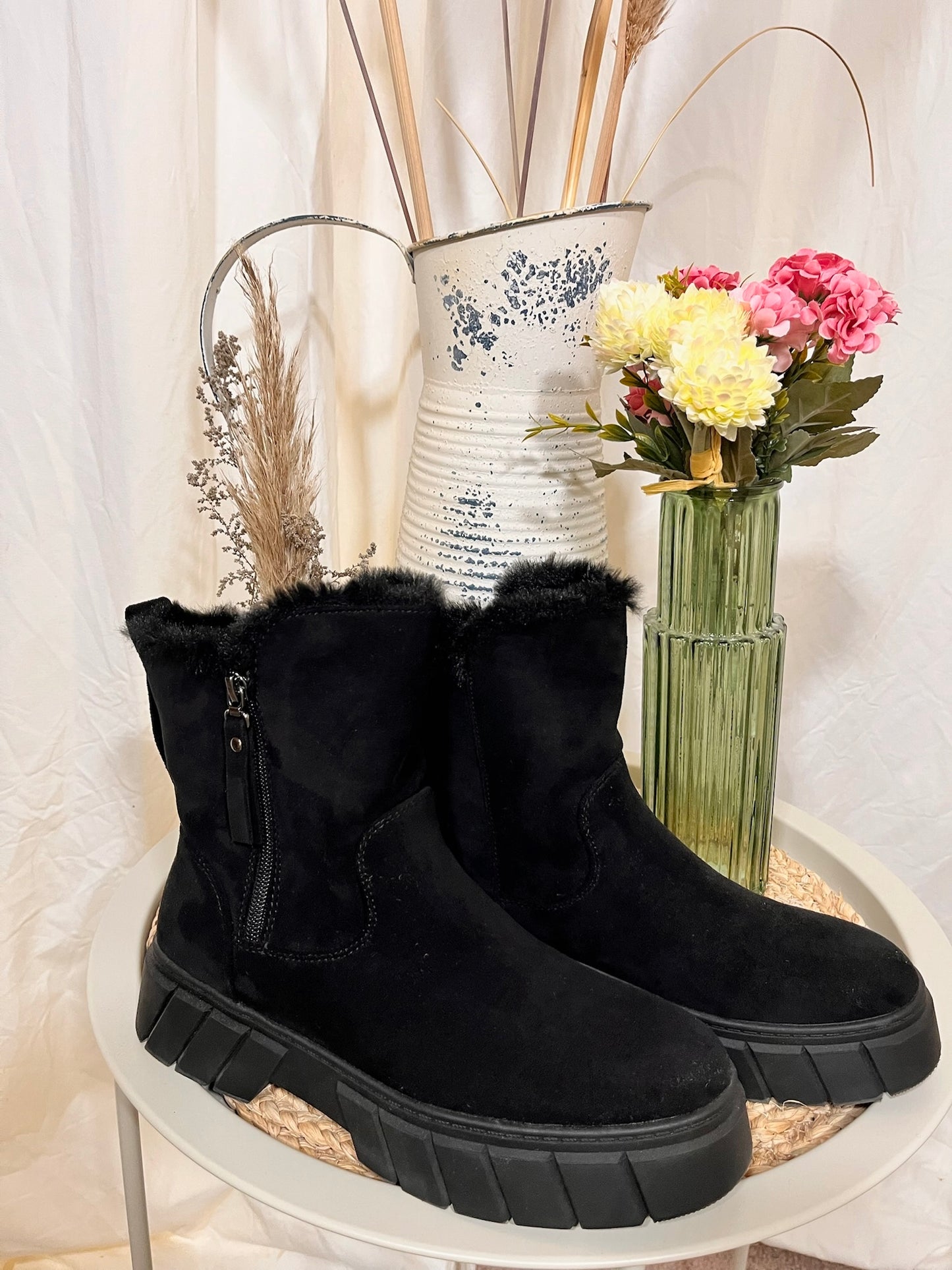 Gefütterte Damen Stiefeletten in Schwarz