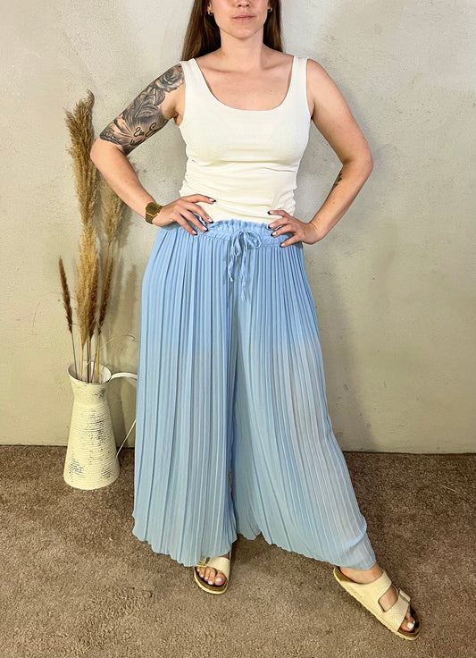 Plissee Hose in Hellblau