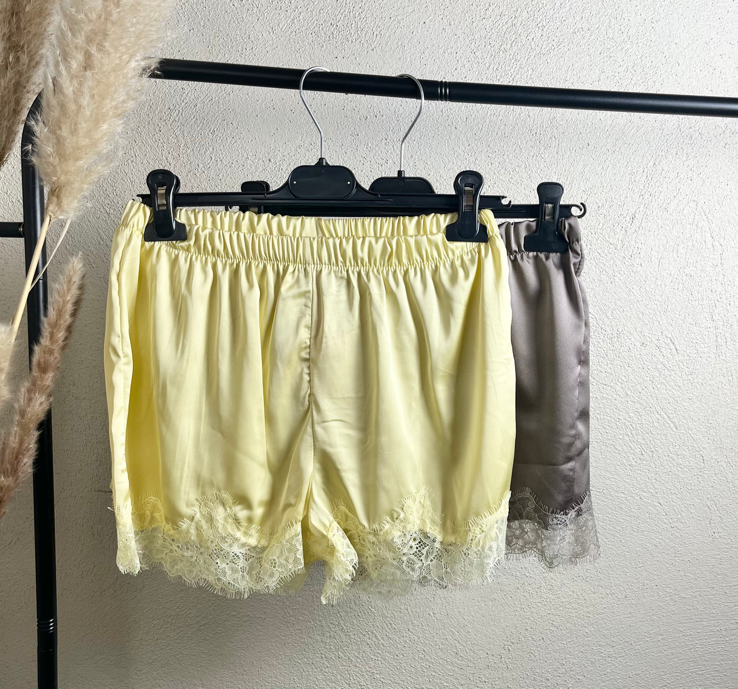 Kurze Spitzen Hose