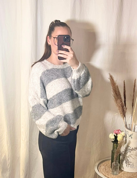 Oversize Pullover mit Streifen in Grau