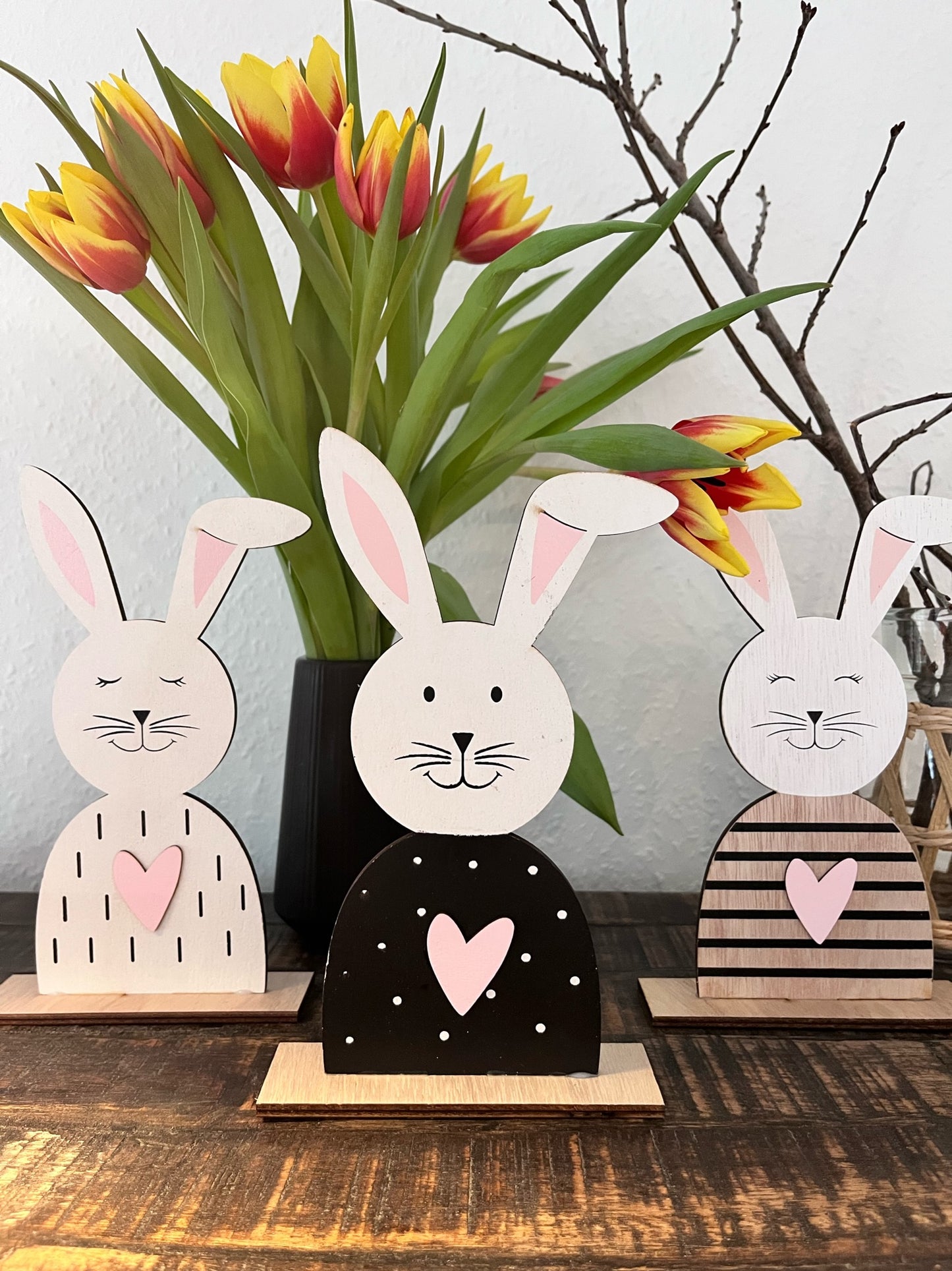 Hase aus Holz mit punkte