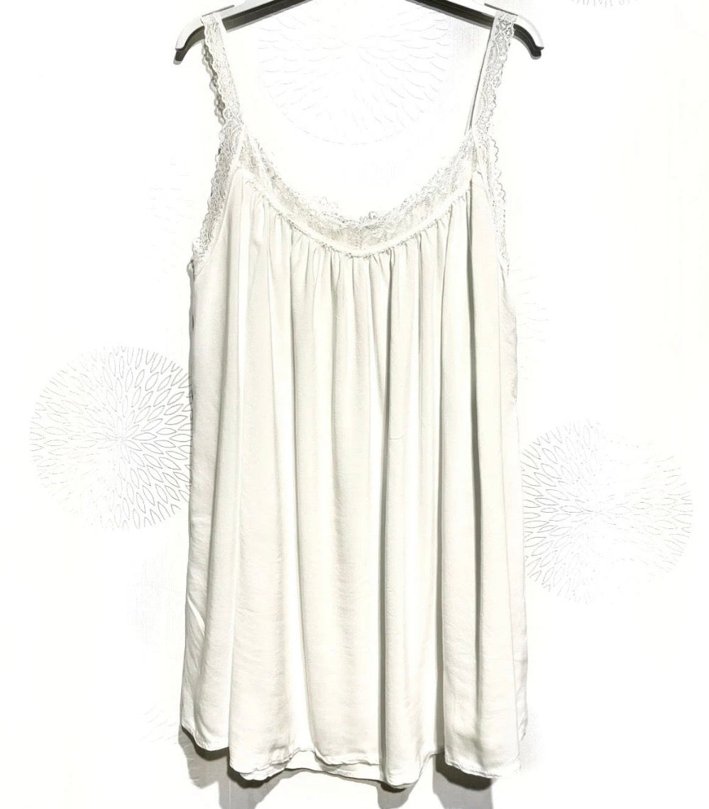 Curvy Top mit spitze