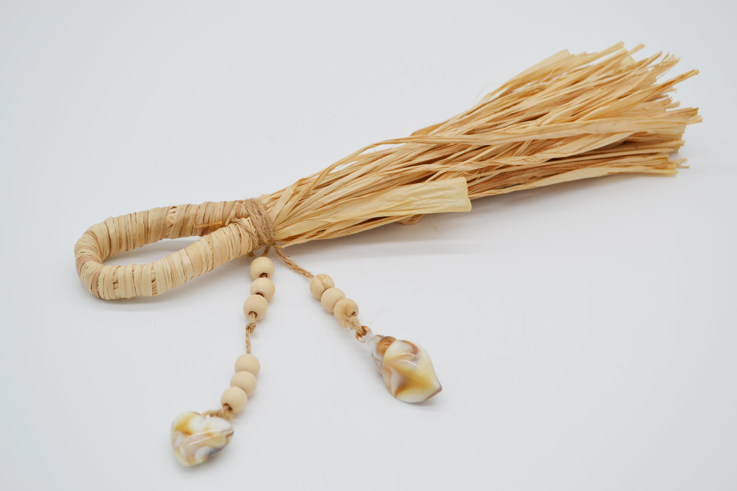 Raffia hanger