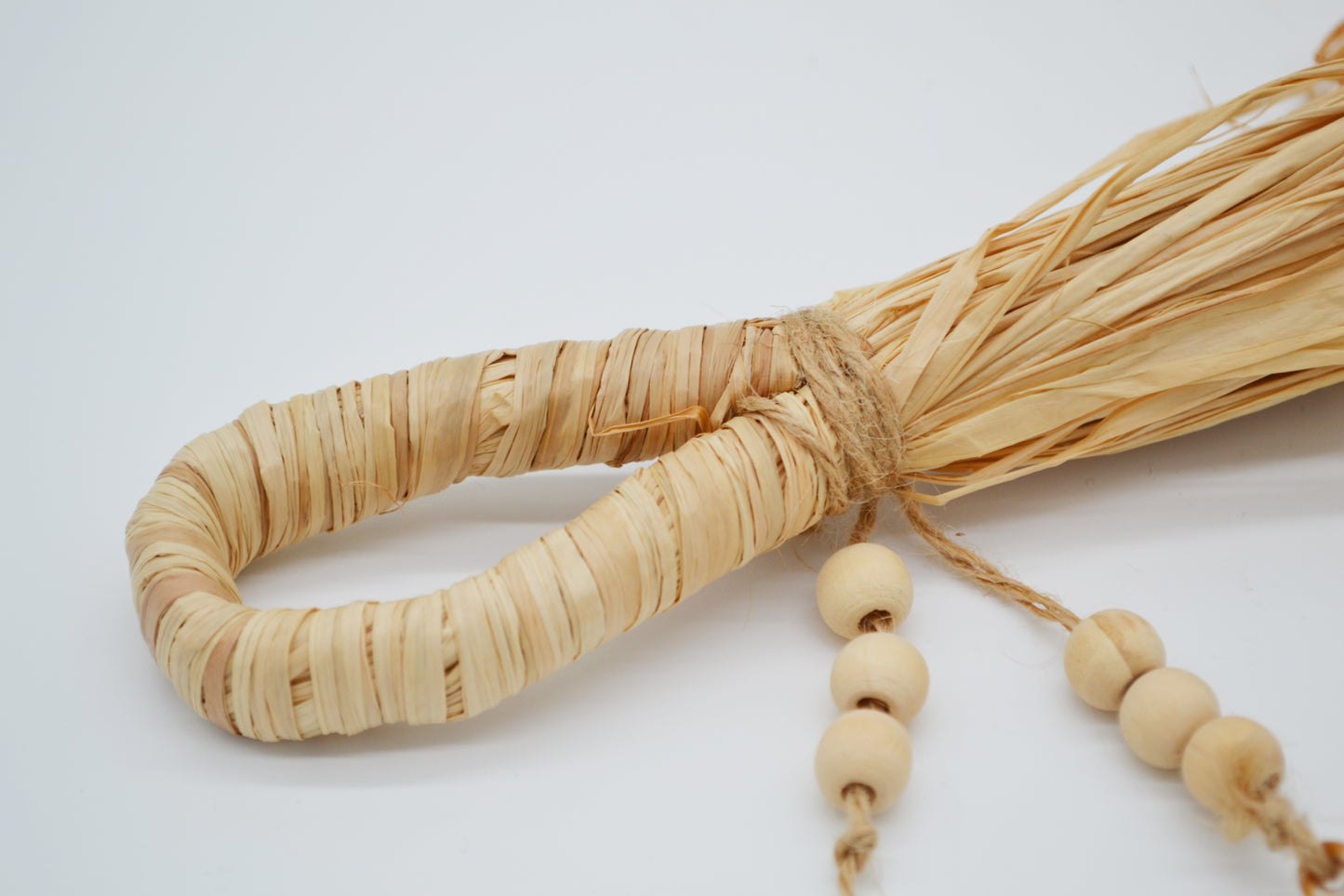 Raffia hanger