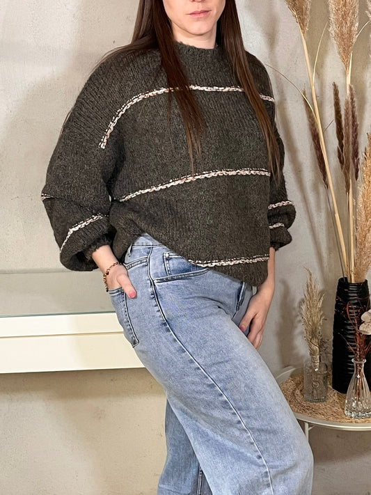 Kurzer Oversize Pullover in Taupe