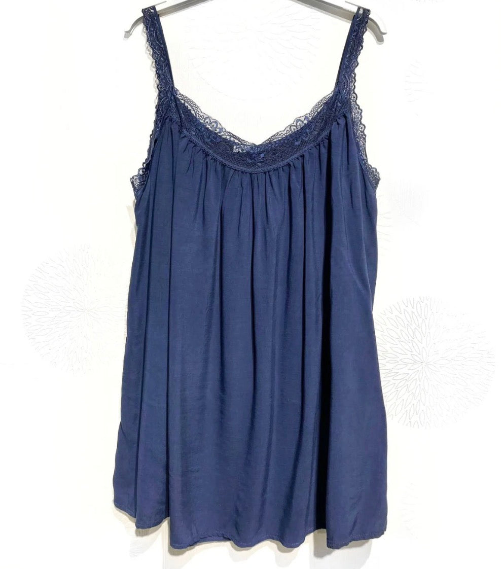 Curvy Top mit spitze