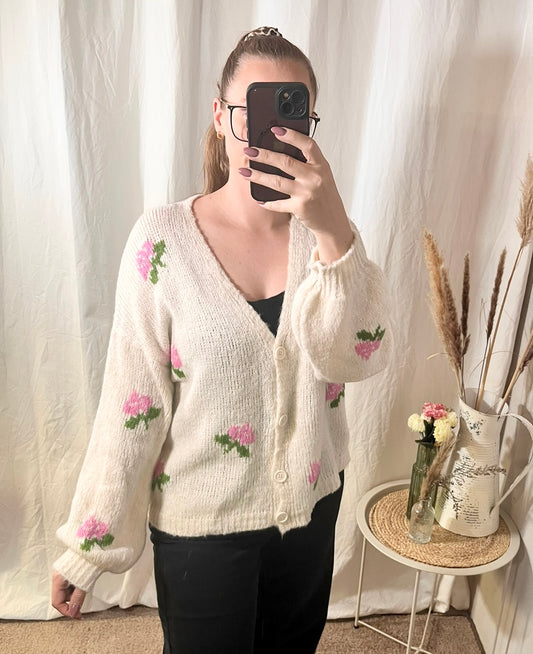 Oversize Cardigan mit Rosen in Beige/Rosa