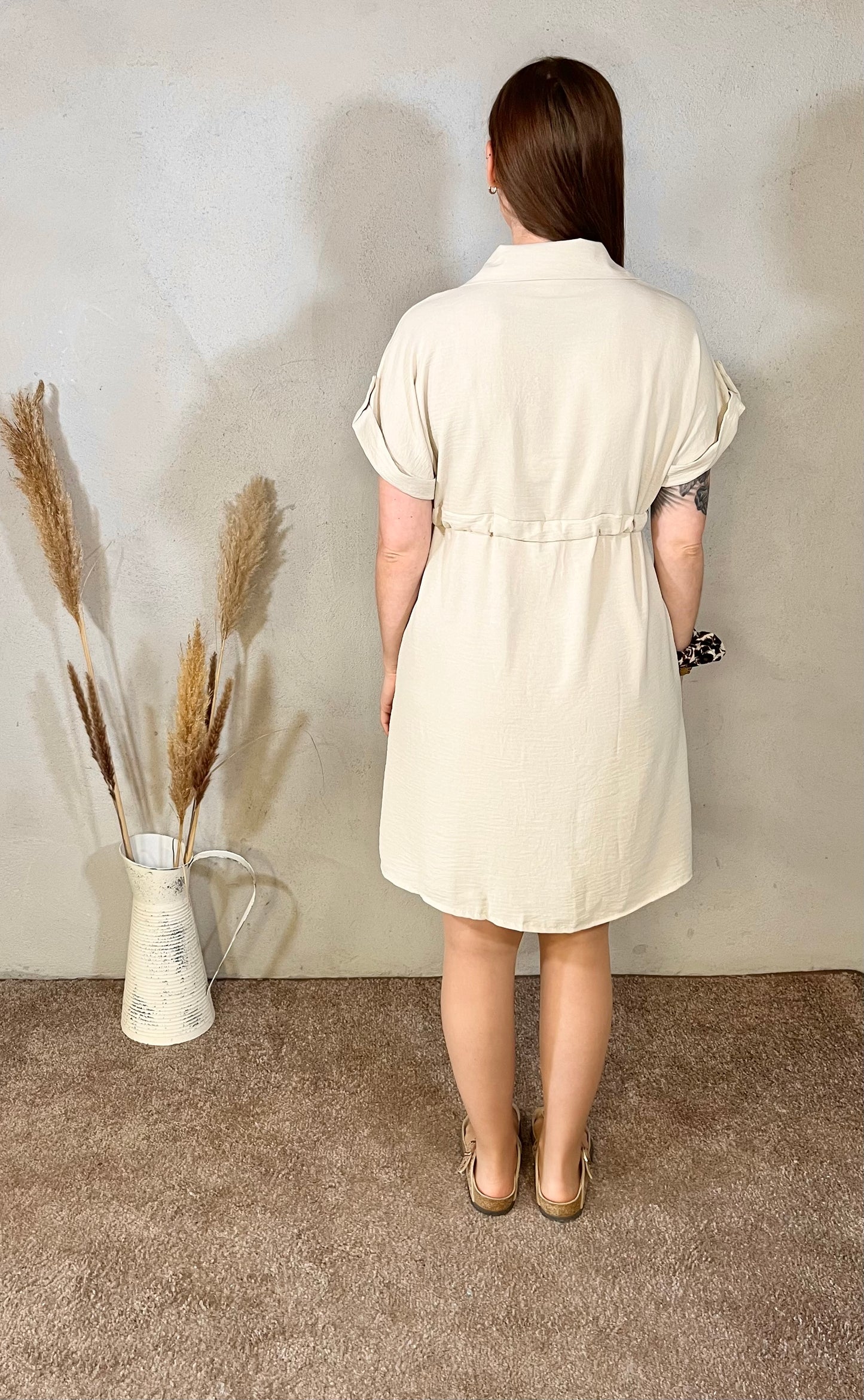 Sommerkleid mit Knopfleiste in Beige