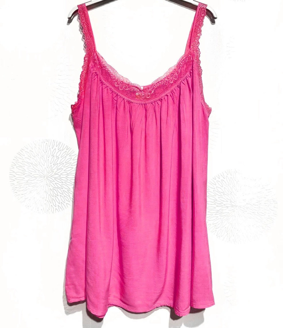 Curvy Top mit spitze
