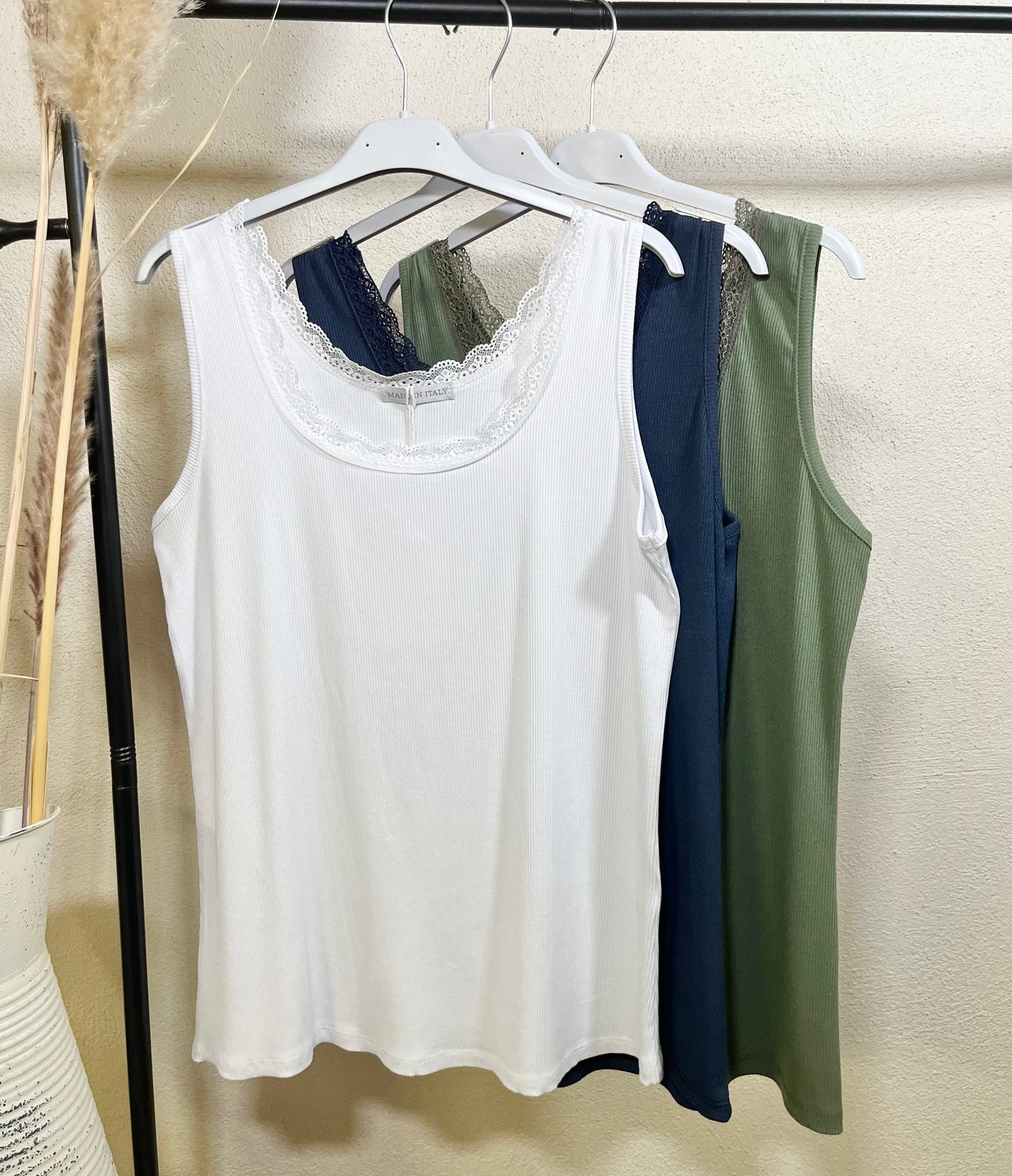 Curvy Top mit Spitze