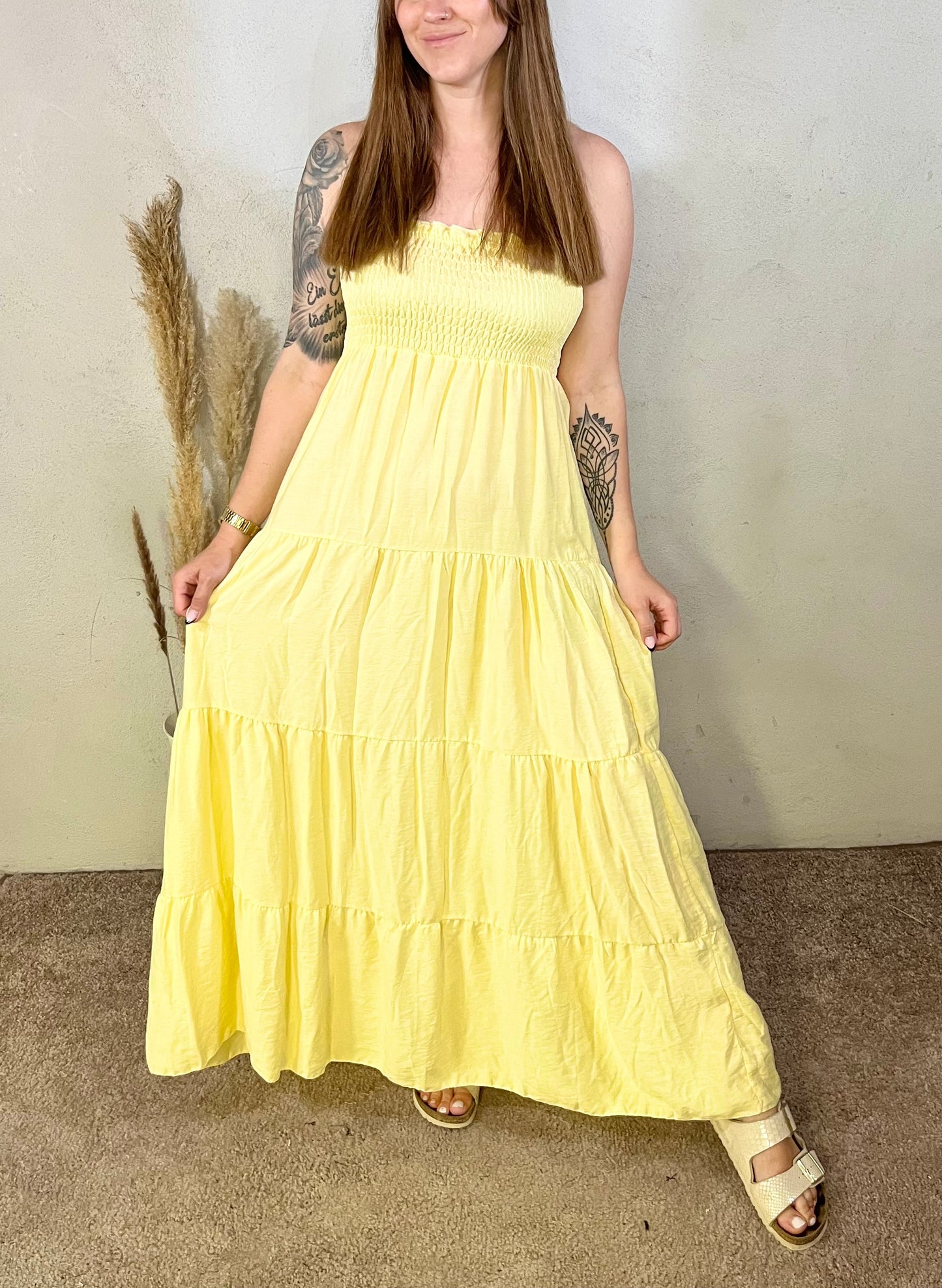 Langes Kleid ohne Ärmel in Gelb, Hellgelb
