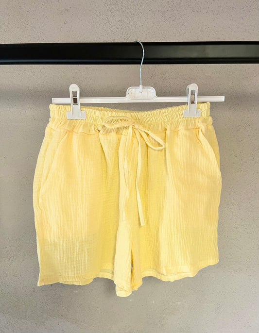 Kurze Musselin Hose in Gelb