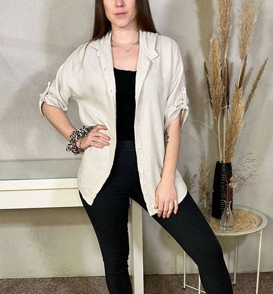 Kurze Oversize Musselin Bluse mit 3/4 Arm in Beige
