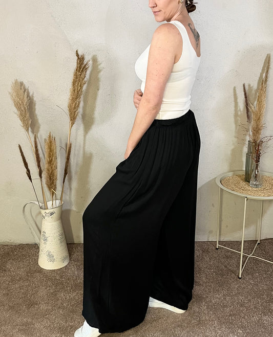 Große Hose in Schwarz