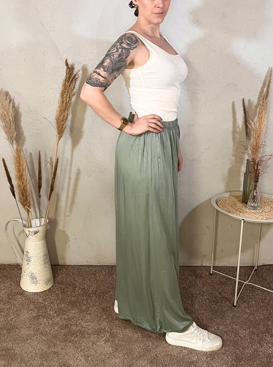 Große Hose in Khaki