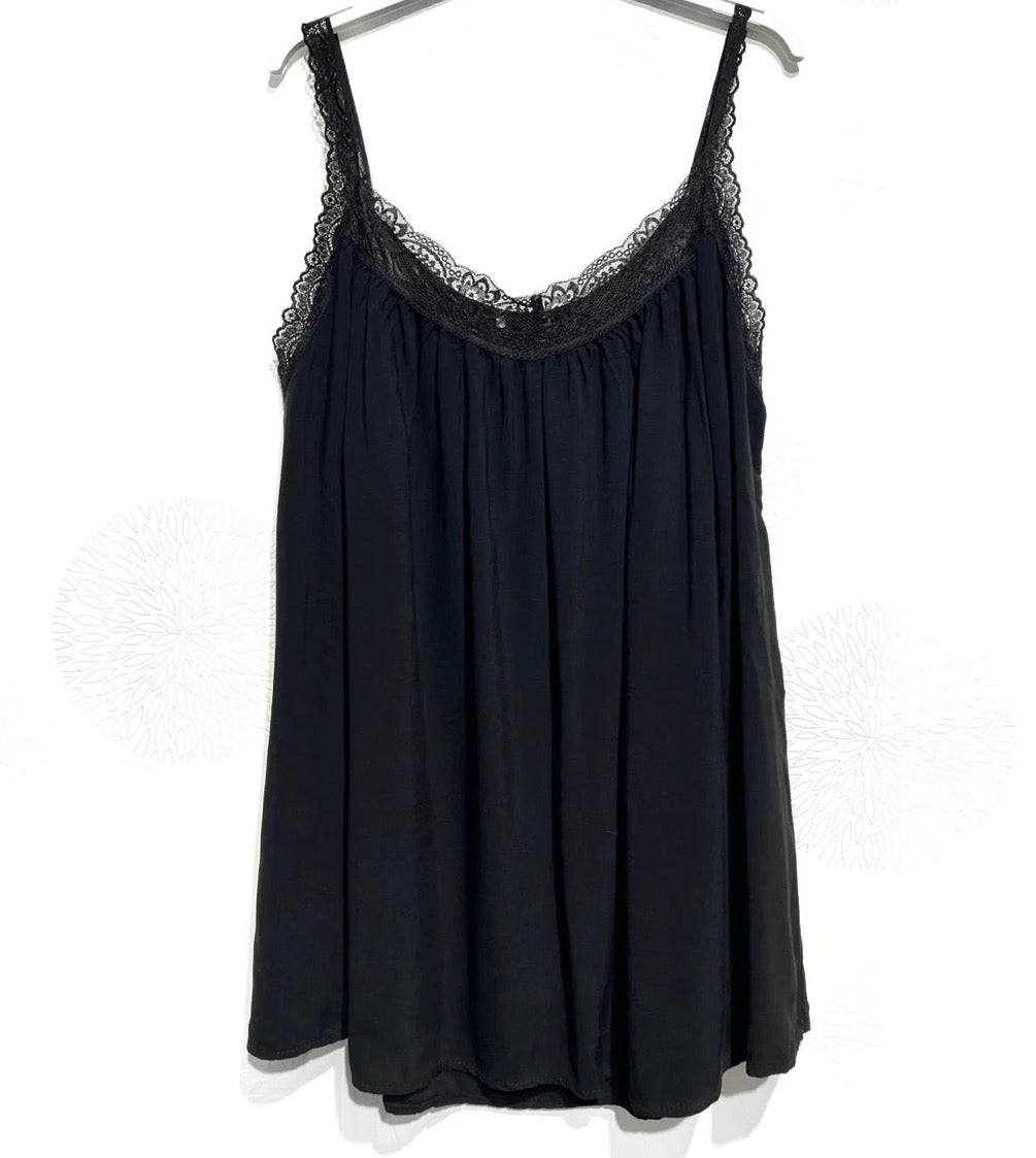 Curvy Top mit spitze