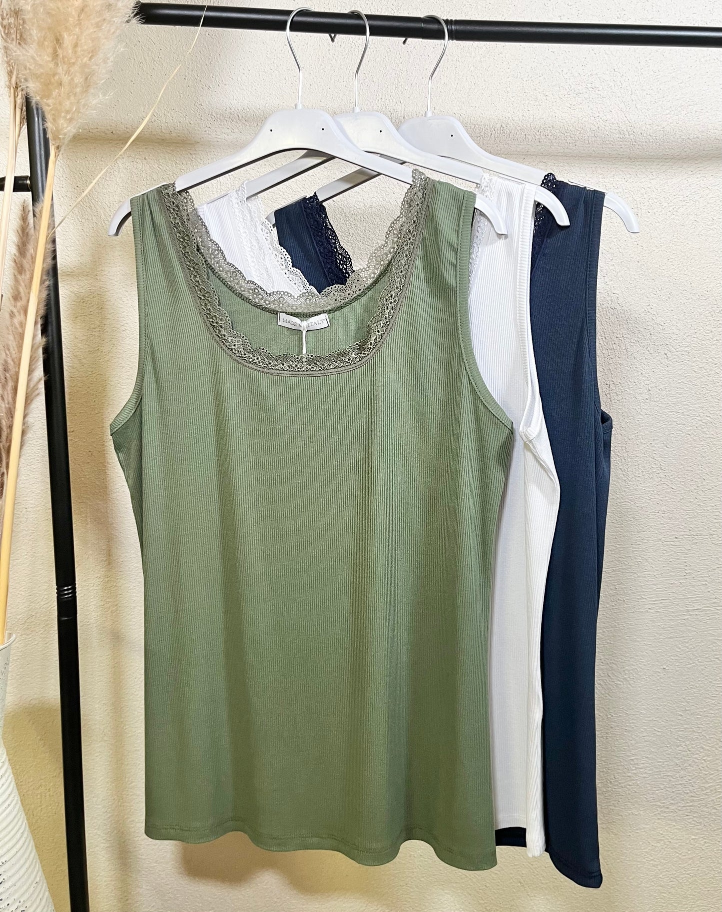 Curvy Top mit Spitze