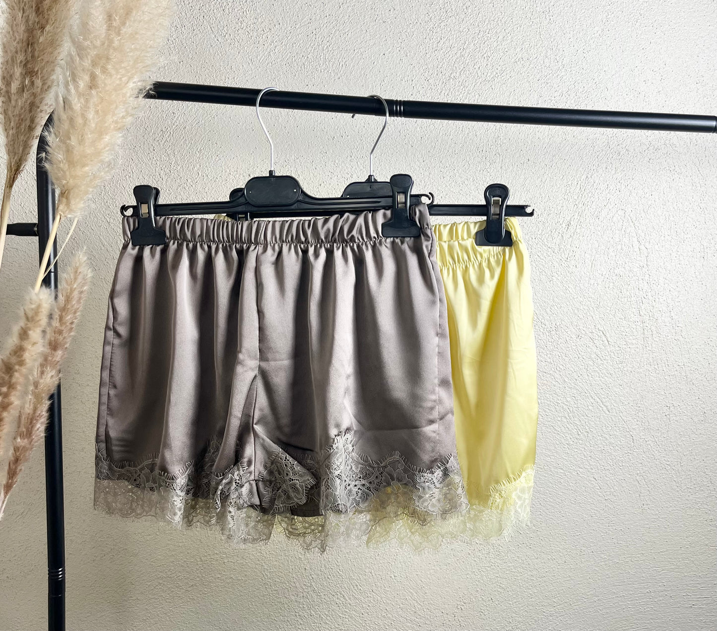 Kurze Spitzen Hose