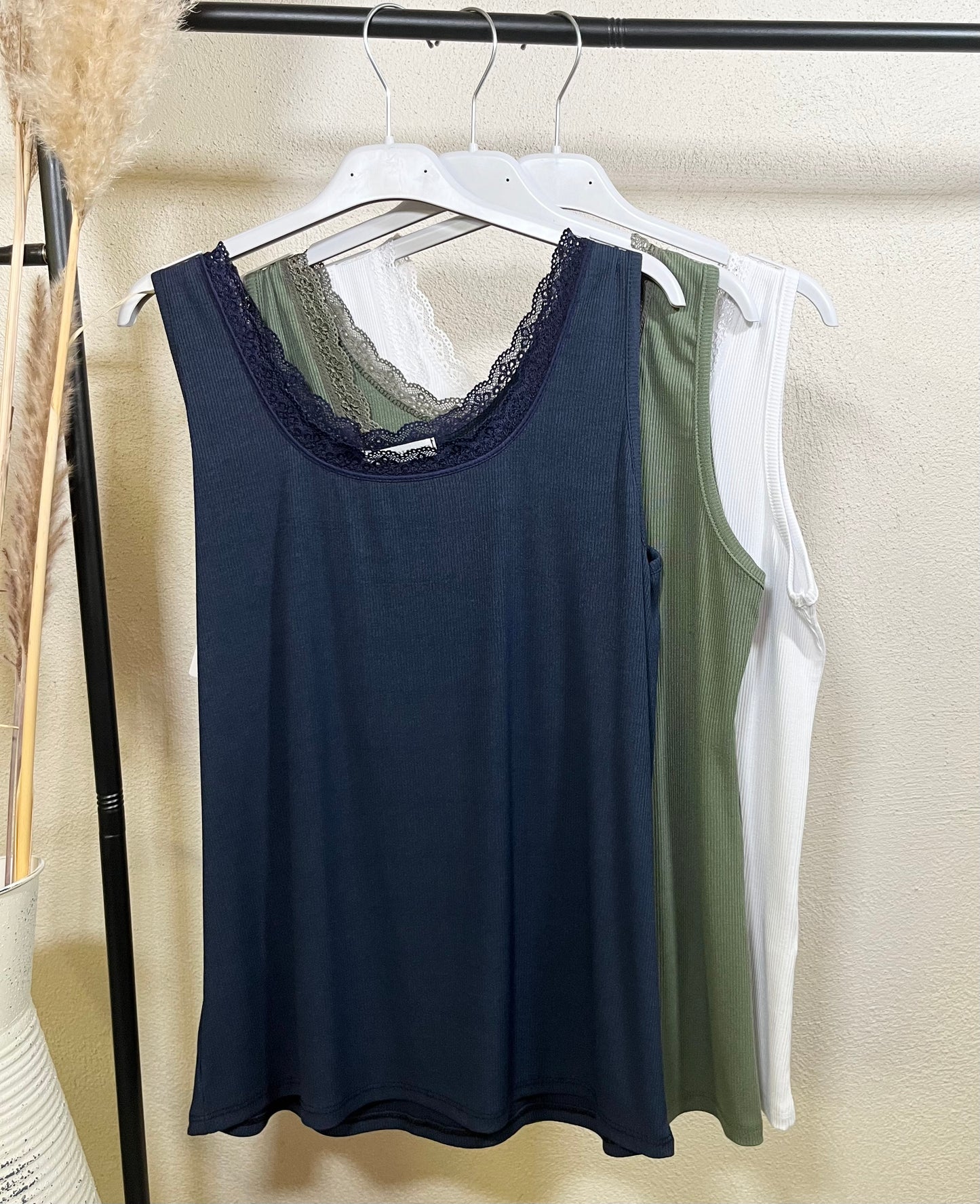 Curvy Top mit Spitze