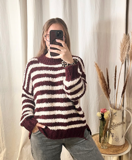 Oversize Pullover mit Streifen in Bordeaux