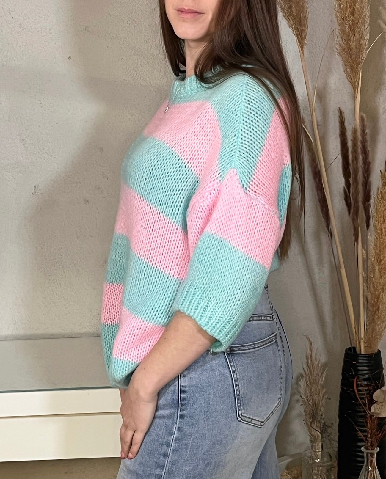 Short oversized sweater in pink/blue