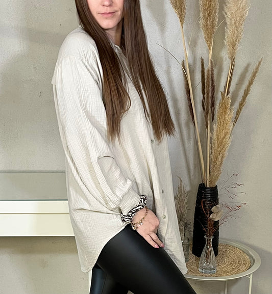 Lange Oversize Musselin Bluse in Beige