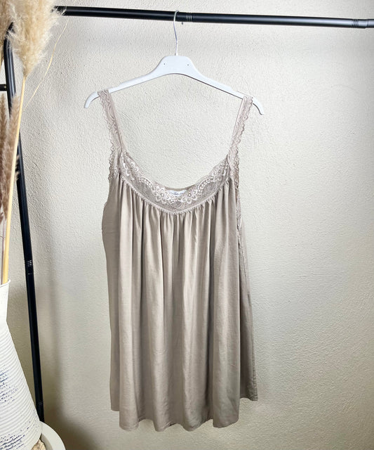 Curvy Top mit spitze