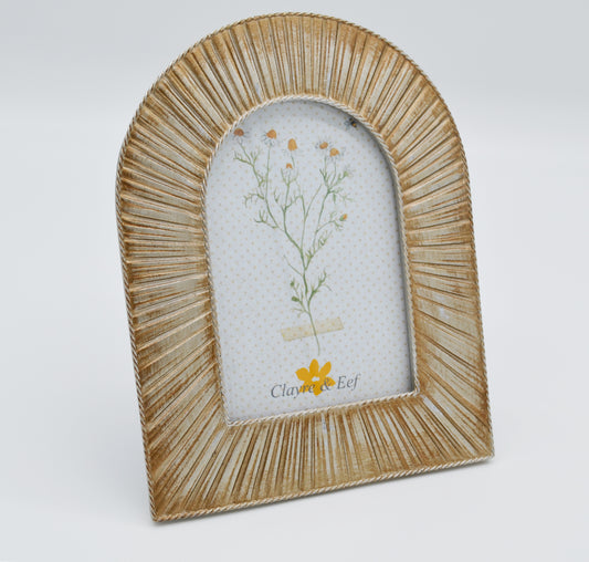 Picture frame 'gold-colored' 
