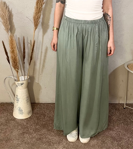 Große Hose in Khaki