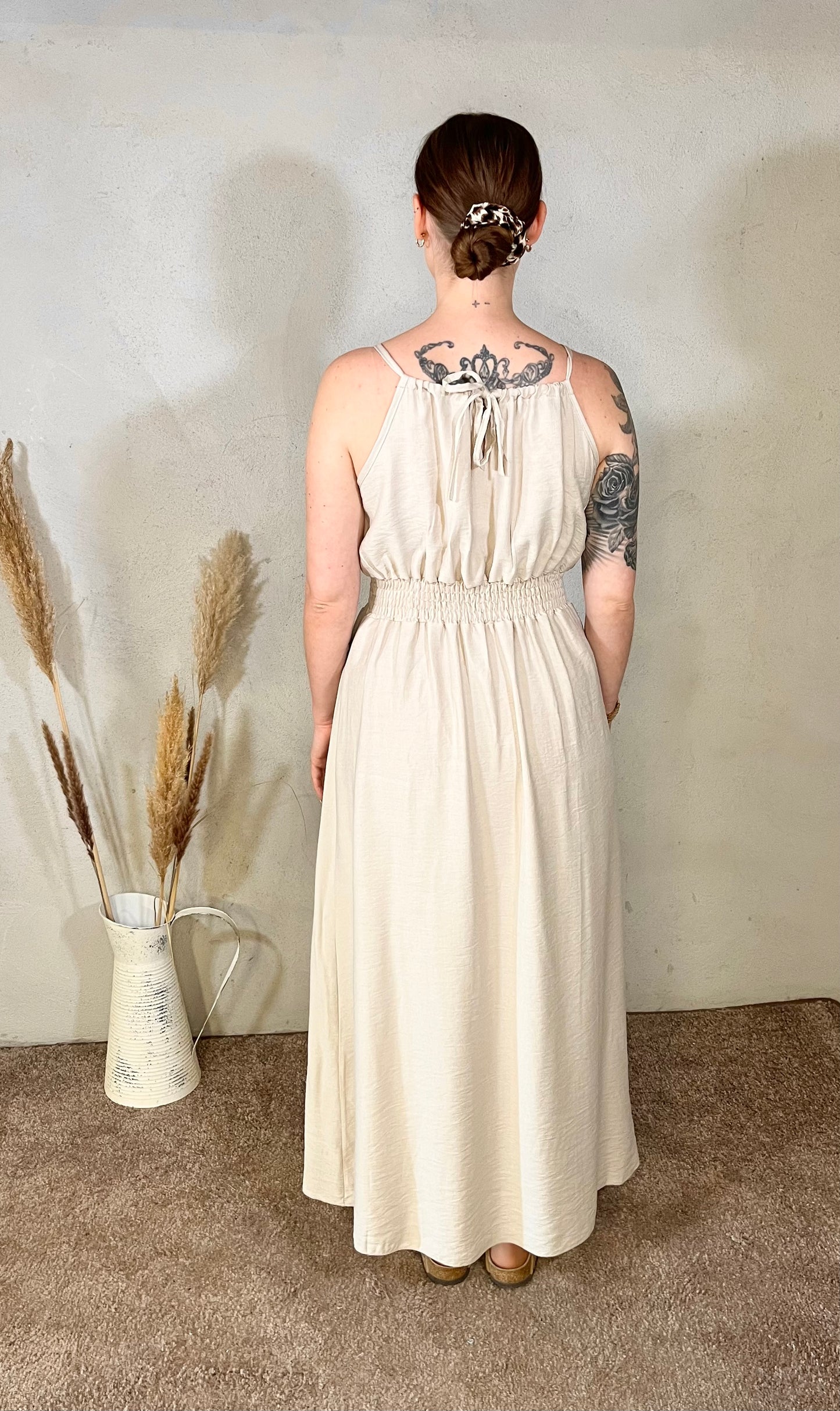 Langes Sommerkleid in Beige