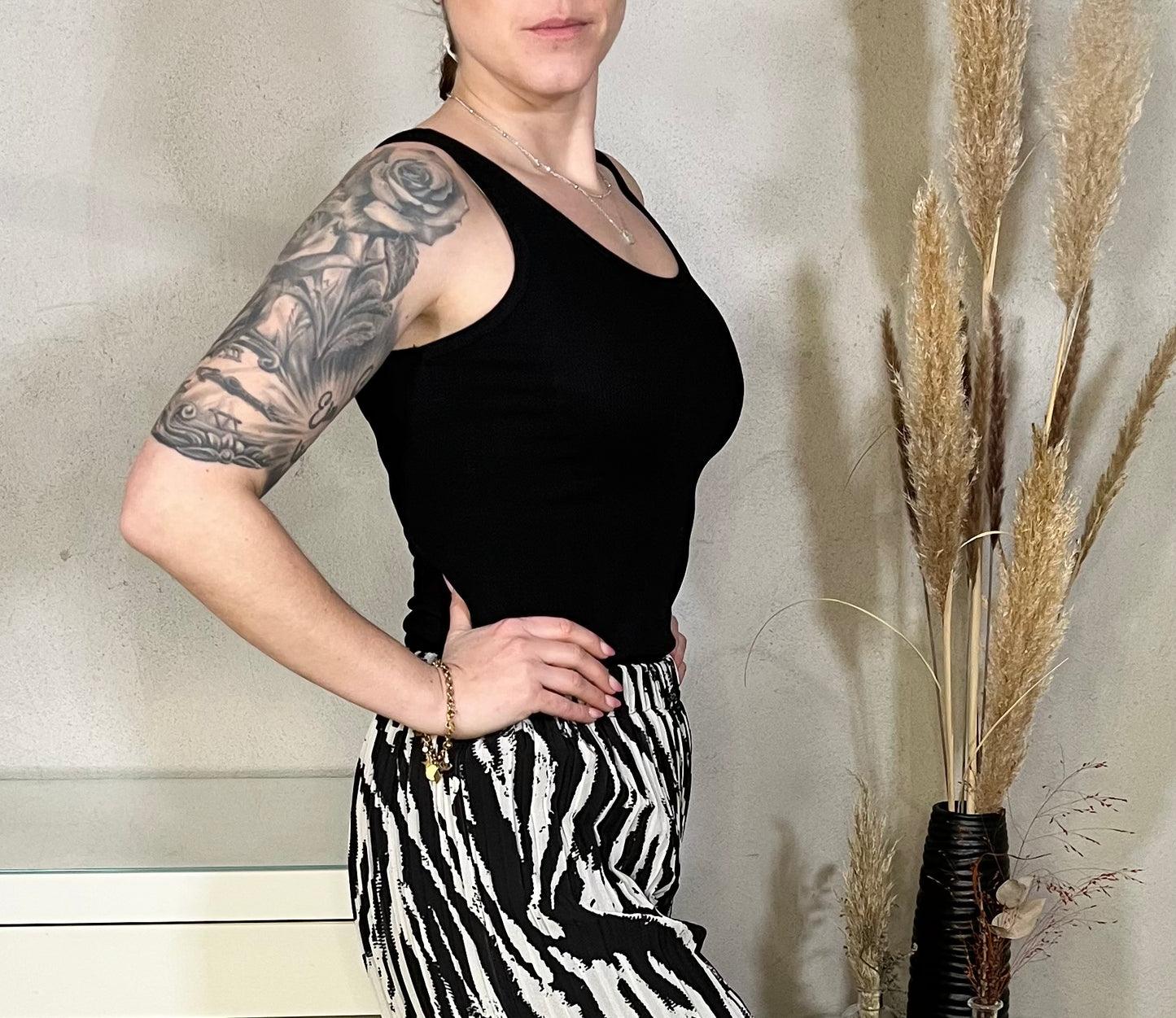 Ribbed tank top in black