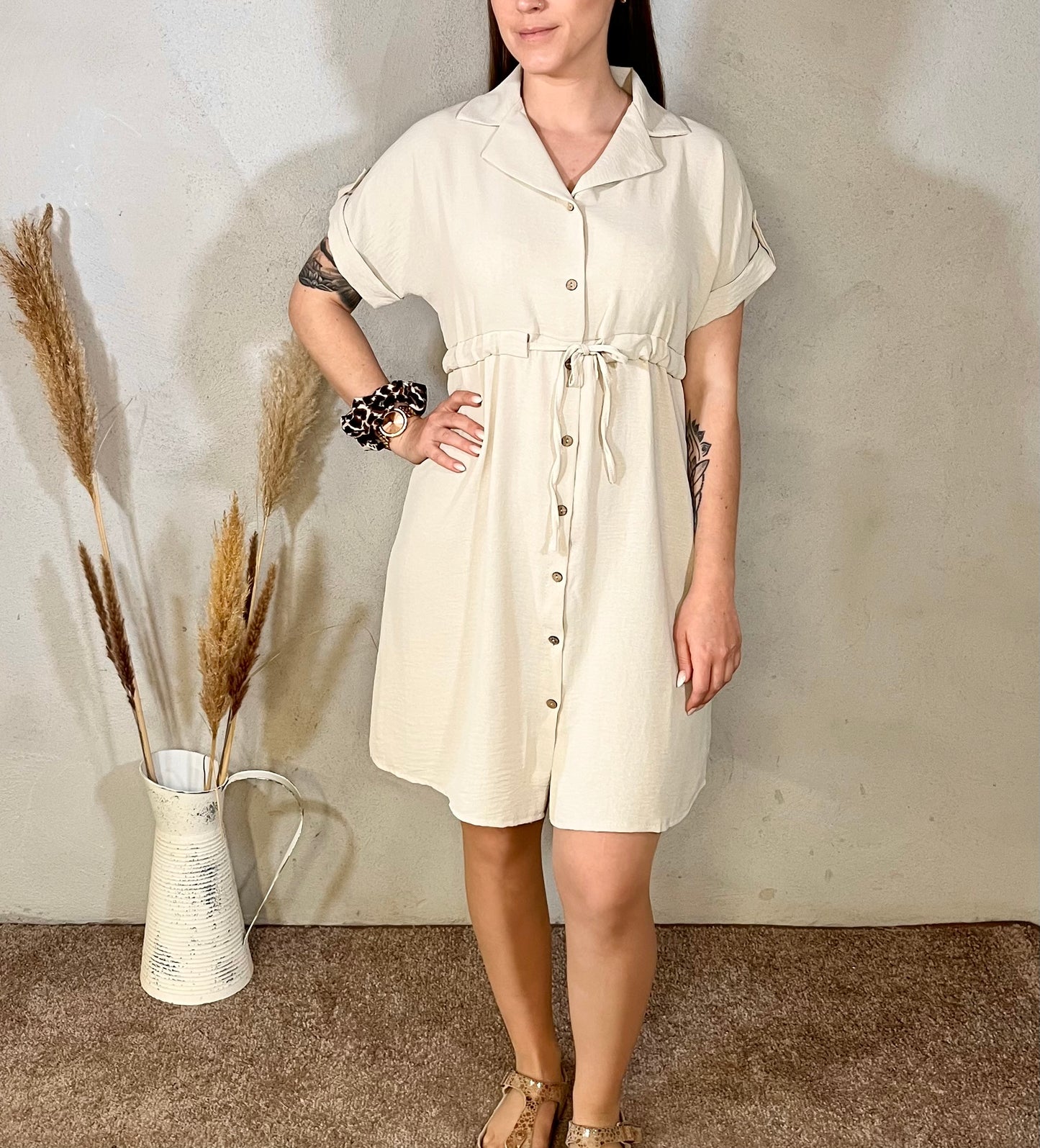 Sommerkleid mit Knopfleiste in Beige