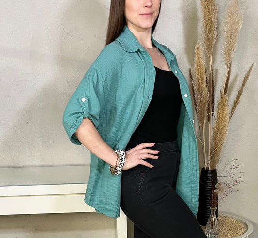 Kurze Oversize Musselin Bluse mit 3/4 Arm in Geladon