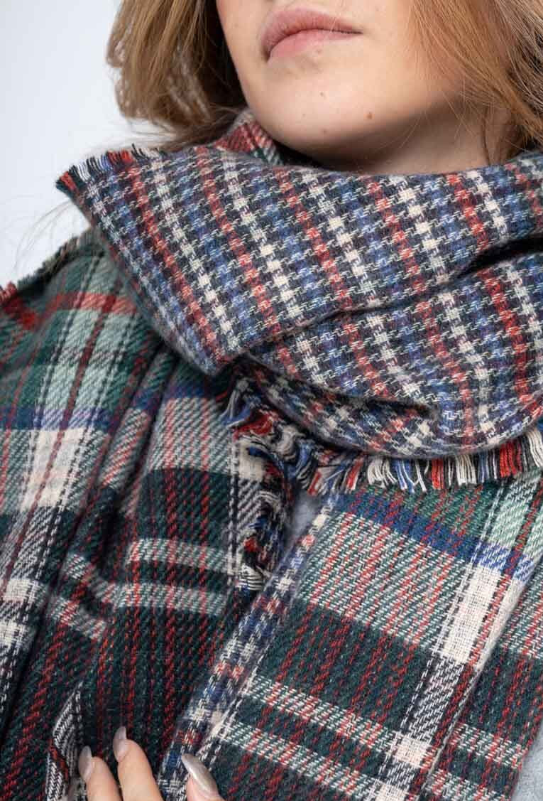 Schal mit Karomuster