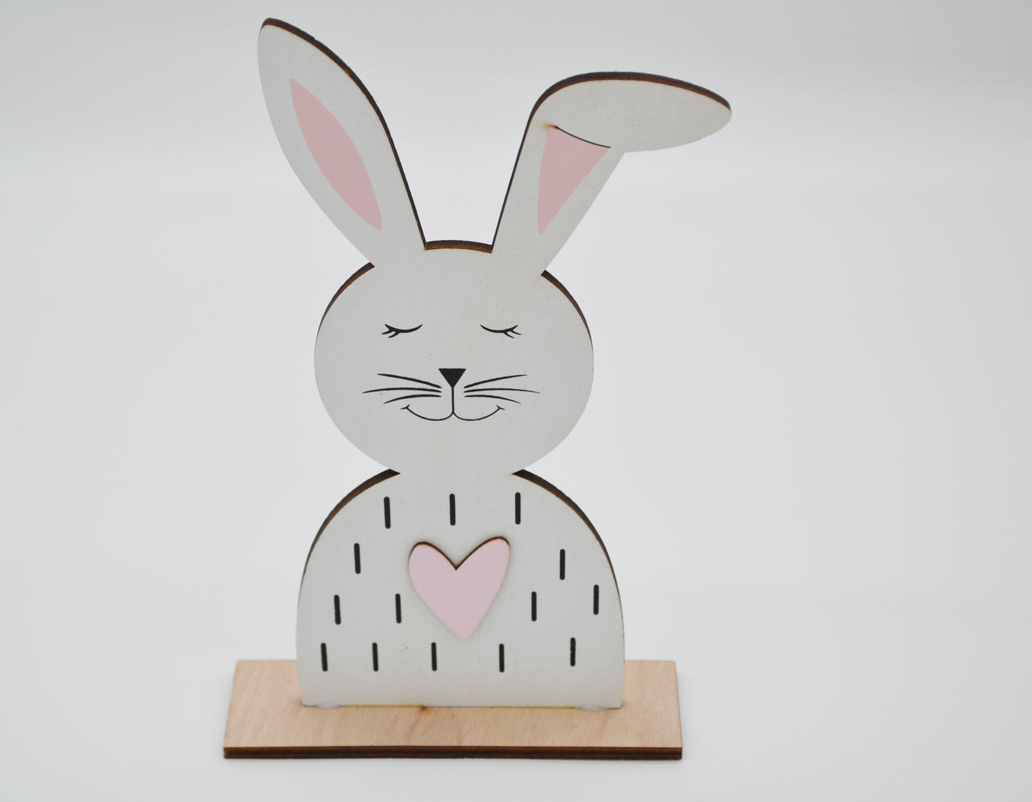 Lapin en bois avec lignes 