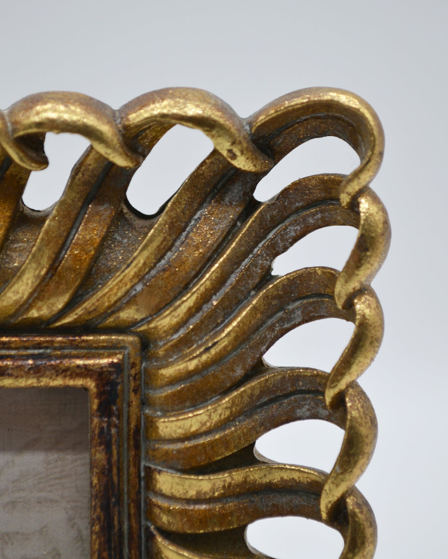 Picture frame loops, gold 