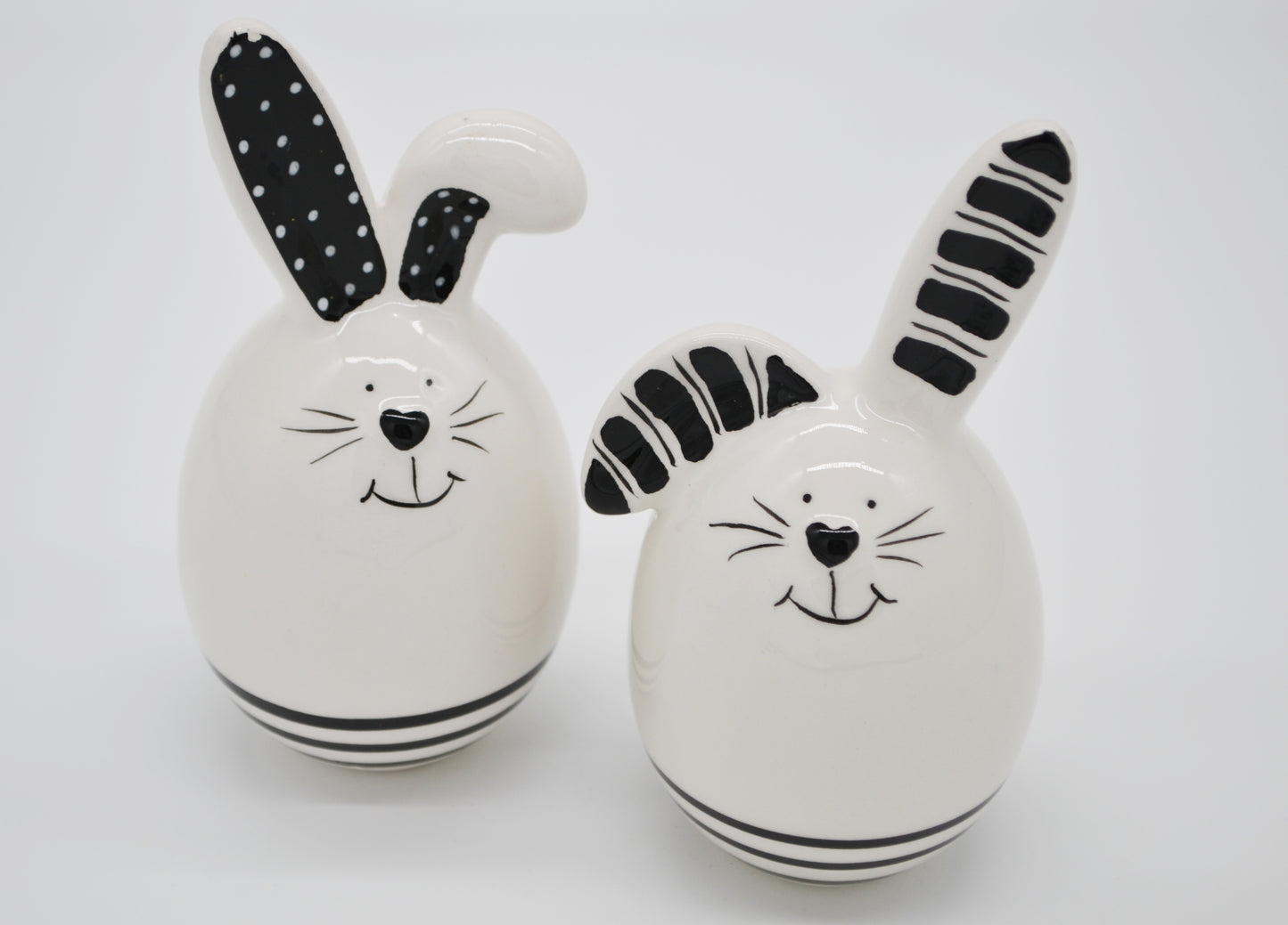 Lapin en céramique blanche