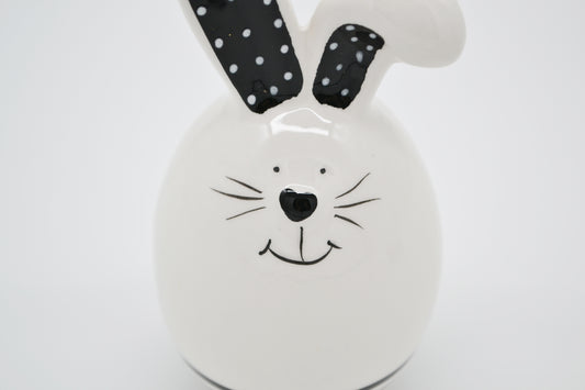 Lapin en céramique blanche