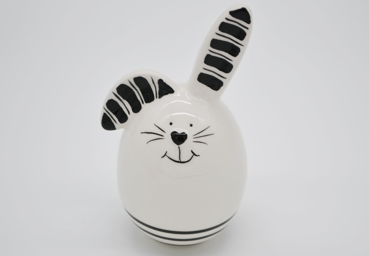 Lapin en céramique blanche