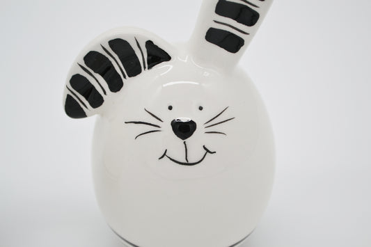 Lapin en céramique blanche