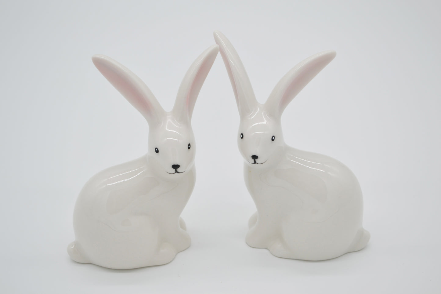 Lapin en porcelaine blanche