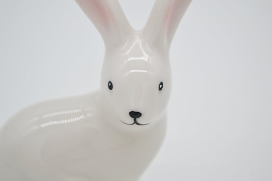 Lapin en porcelaine blanche
